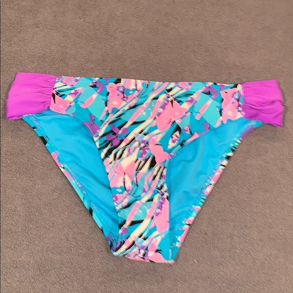 Patterned Bikini - Picture 4 of 5